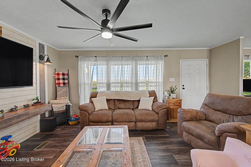 810 S Alexander Creek Rd, Bowling Green, KY 42101