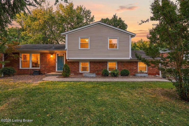 8100 Huntsman Trl, Louisville, KY 40291
