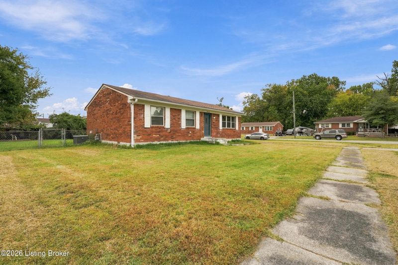 8100 Rocky Gap Rd, Louisville, KY 40214