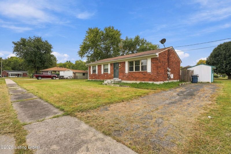 8100 Rocky Gap Rd, Louisville, KY 40214
