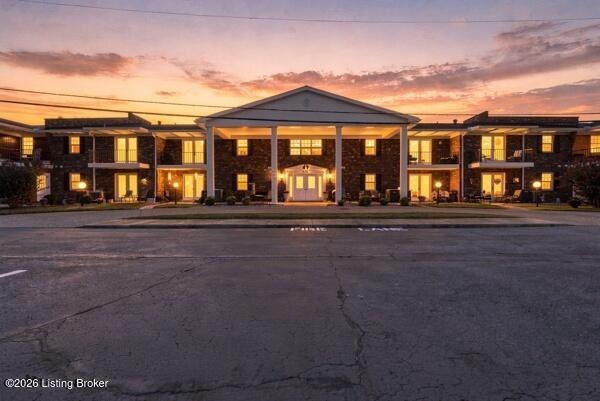 8101 Wendamoor Dr #8-1, Louisville, KY 40228