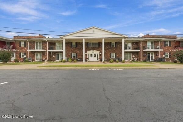 8101 Wendamoor Dr #8-1, Louisville, KY 40228
