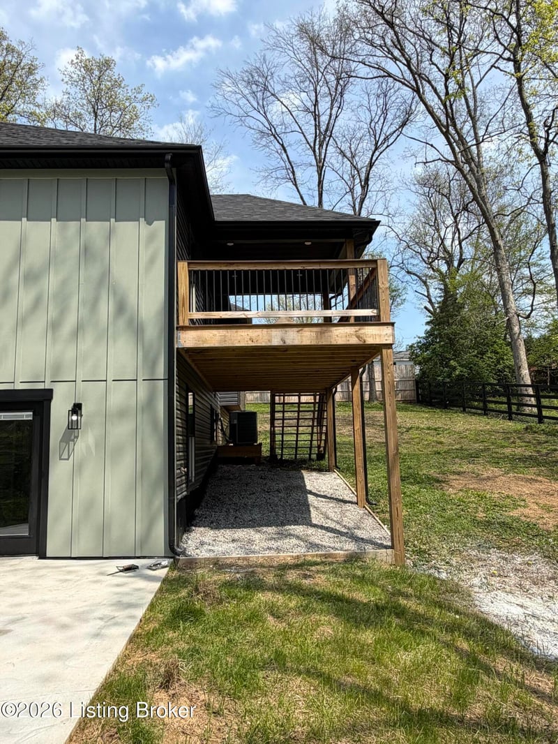 8105 Michael Ray Dr, Louisville, KY 40219