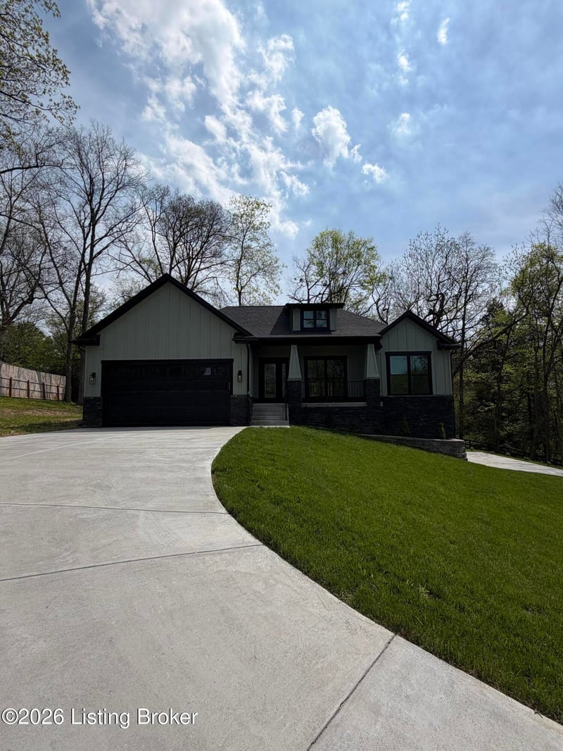 8105 Michael Ray Dr, Louisville, KY 40219