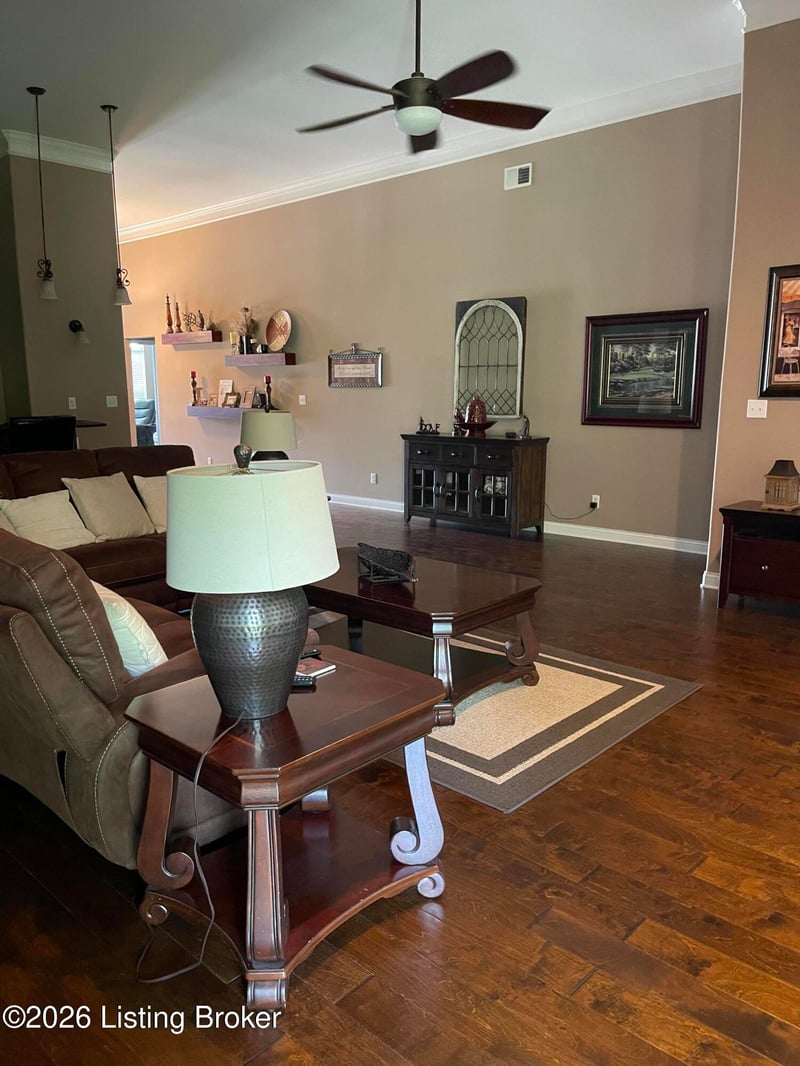 8106 Cedar Garden Cir, Louisville, KY 40291