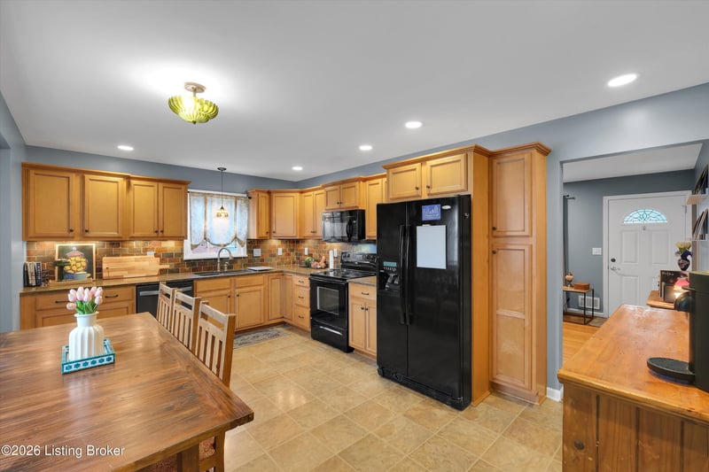 8107 Jasmine Ln, Louisville, KY 40228