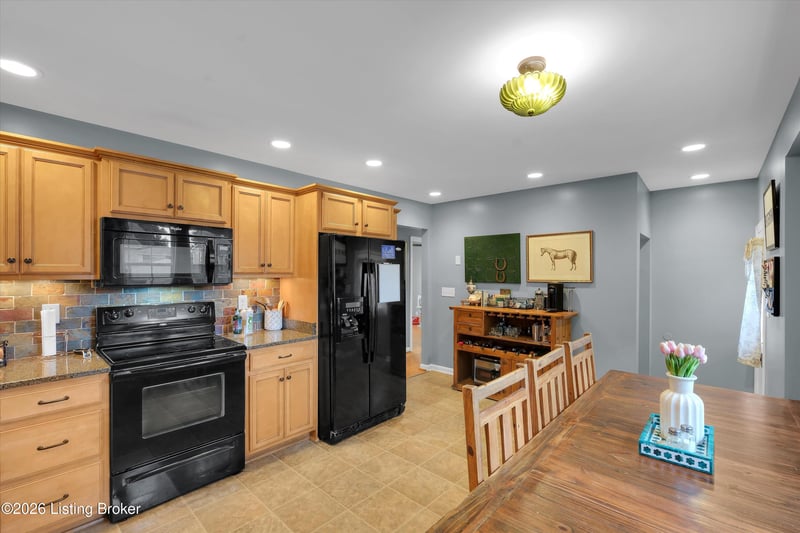 8107 Jasmine Ln, Louisville, KY 40228