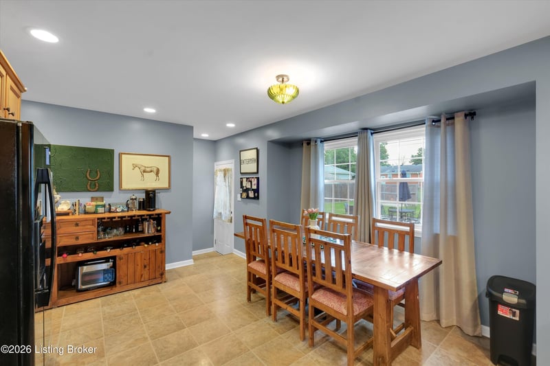 8107 Jasmine Ln, Louisville, KY 40228