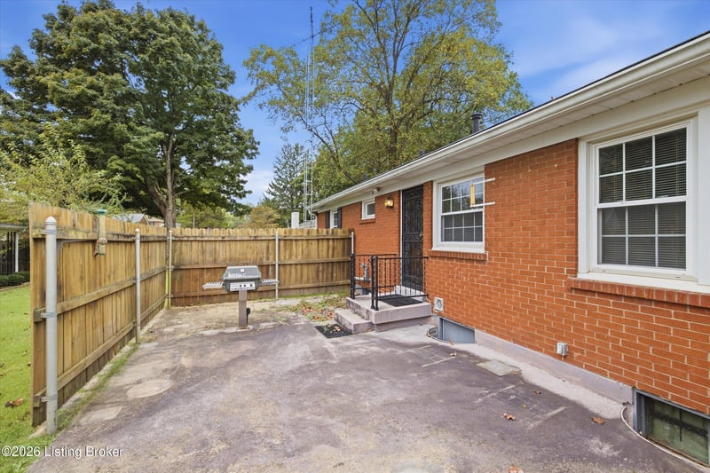 8110 Old Gate Rd, Louisville, KY 40241