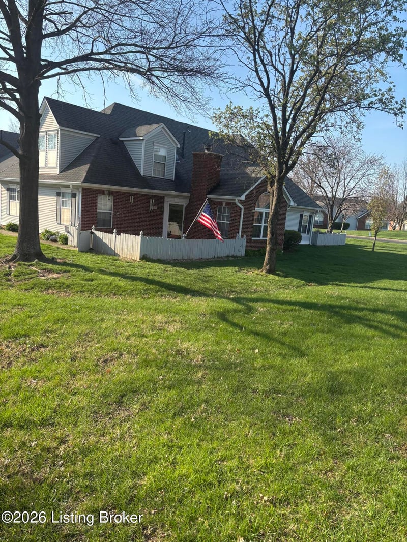 8120 Meadowgreen Pl, Louisville, KY 40299