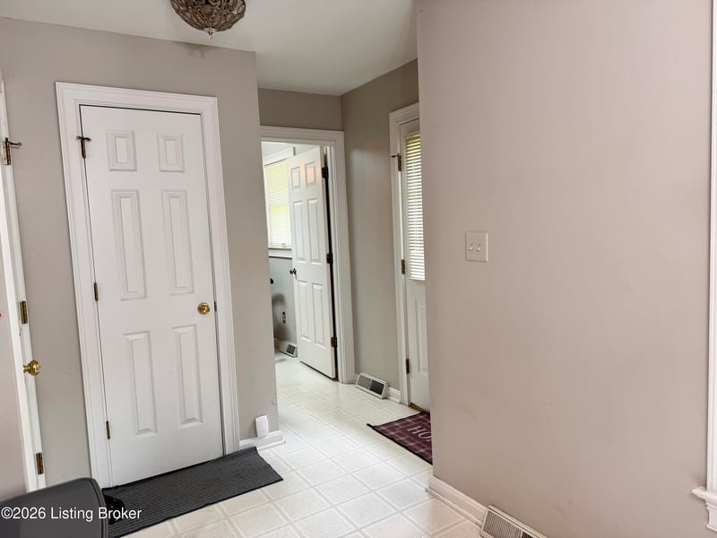 813 Andover Village Dr, Lexington, KY 40509