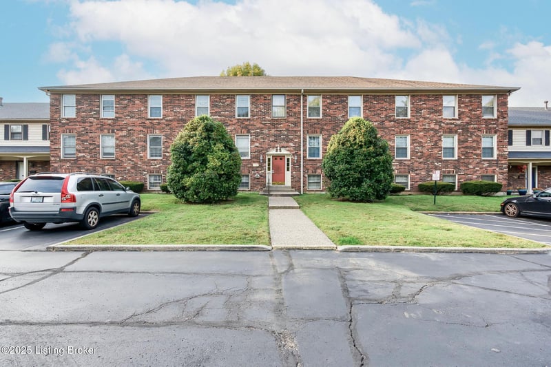 8133 Lake Ave #B9, Louisville, KY 40222