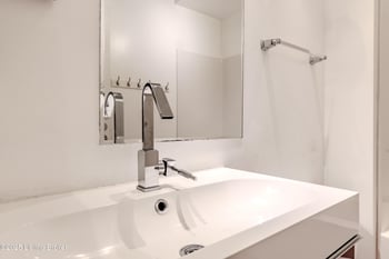 815 W Market St #807, Louisville, KY 40202