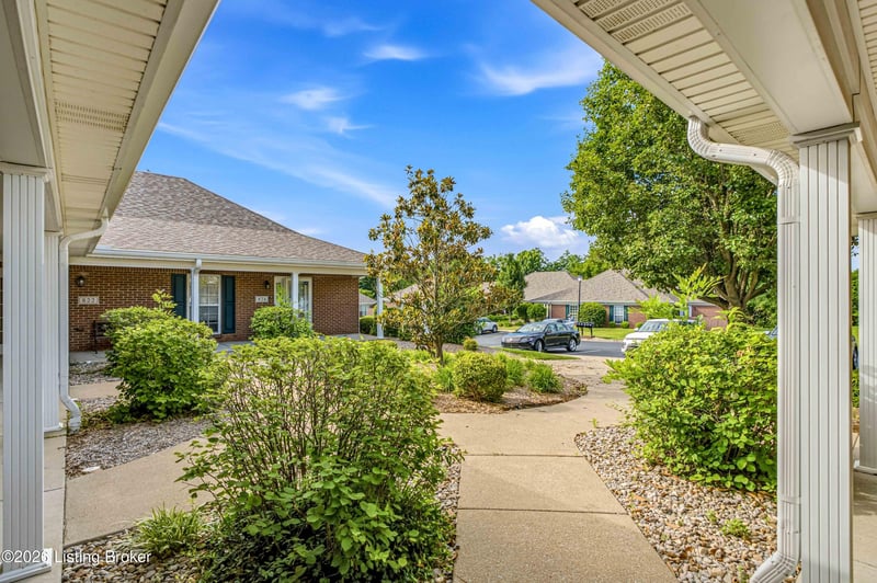 816 Garden Pointe Dr, Simpsonville, KY 40067