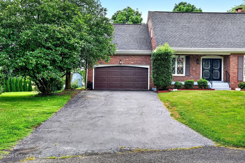 8200 Farmwood Way, Louisville, KY 40291