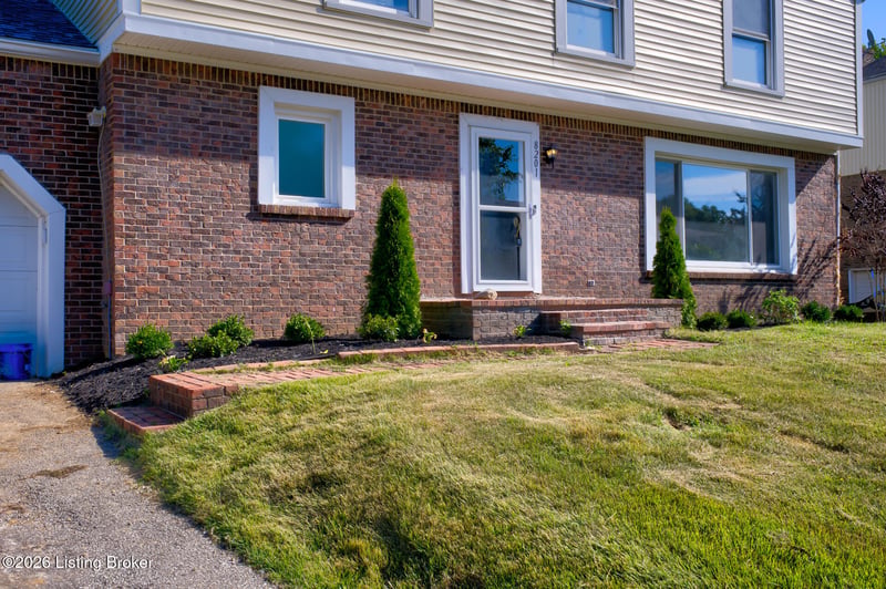 8201 Huntsman Trl, Louisville, KY 40291
