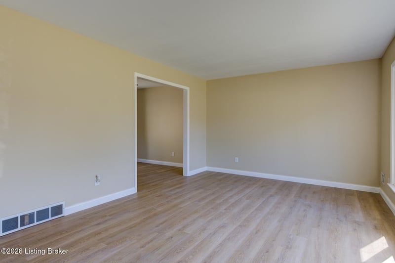 8201 Huntsman Trl, Louisville, KY 40291