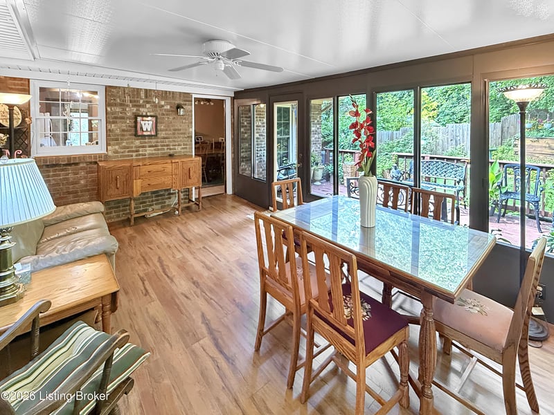 8203 Flicker Pl, Louisville, KY 40214