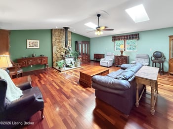 8203 Flicker Pl, Louisville, KY 40214