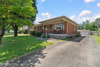 8204 Bost Ln, Louisville, KY 40219