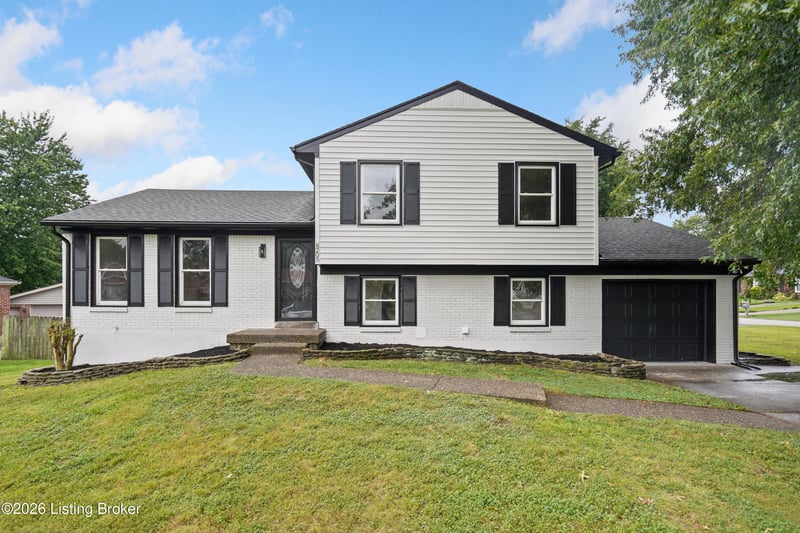 8205 Rochelle Rd, Louisville, KY 40228
