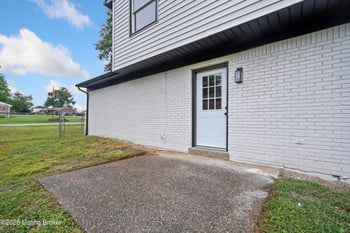 8205 Rochelle Rd, Louisville, KY 40228