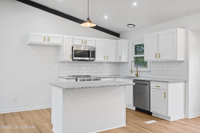 8205 Rochelle Rd, Louisville, KY 40228