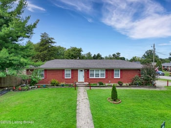 8206 Ardenia Ln, Louisville, KY 40228