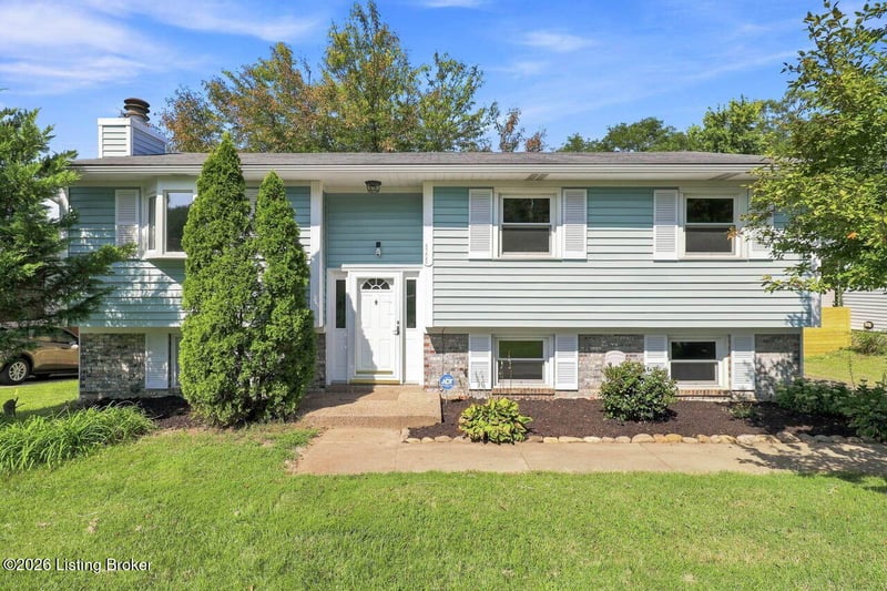 8206 Vaughn Mill Rd, Louisville, KY 40228