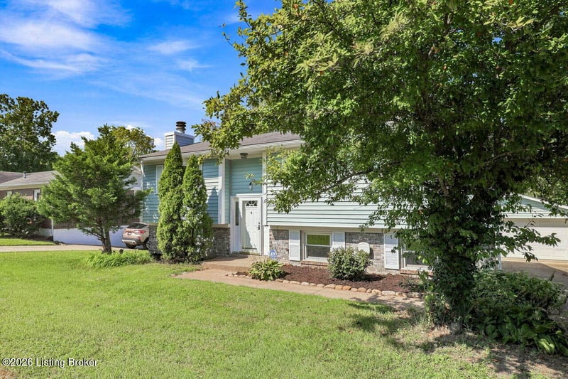 8206 Vaughn Mill Rd, Louisville, KY 40228