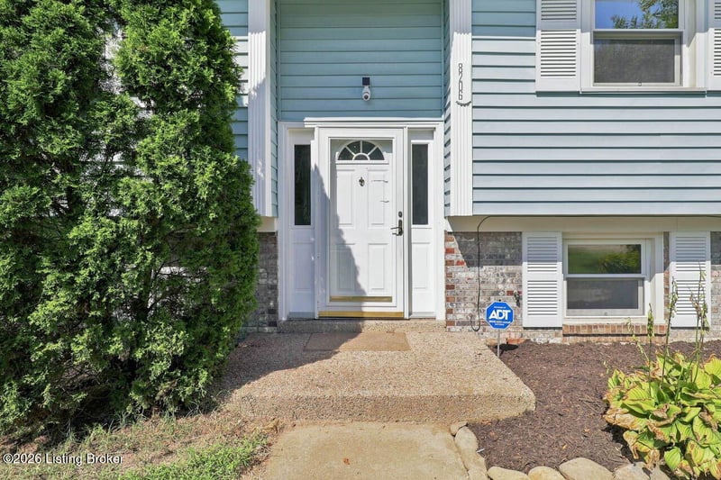 8206 Vaughn Mill Rd, Louisville, KY 40228