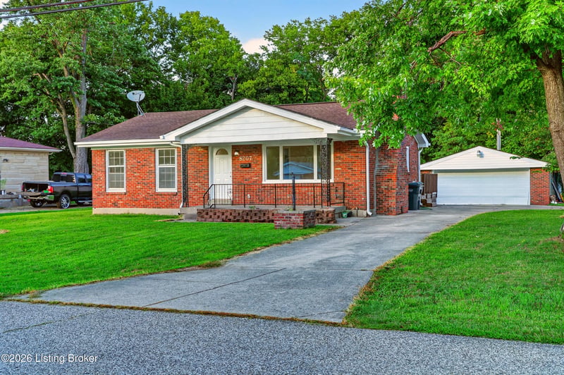 8207 Linda Rd, Louisville, KY 40219