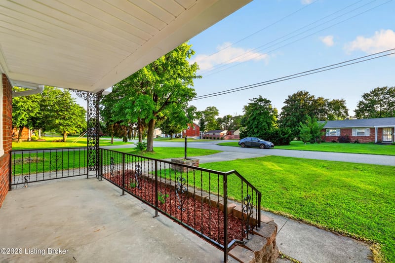 8207 Linda Rd, Louisville, KY 40219