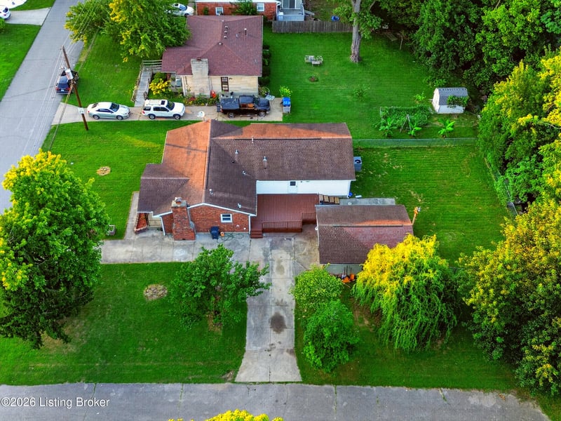 8207 Linda Rd, Louisville, KY 40219