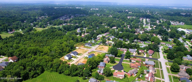 8209 Roseborough Rd, Louisville, KY 40228