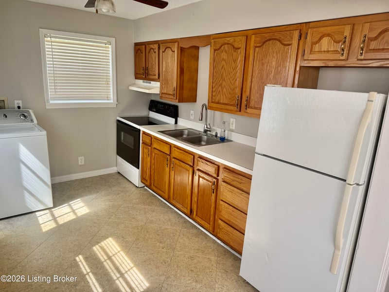 8210 Kerry Rd, Louisville, KY 40258