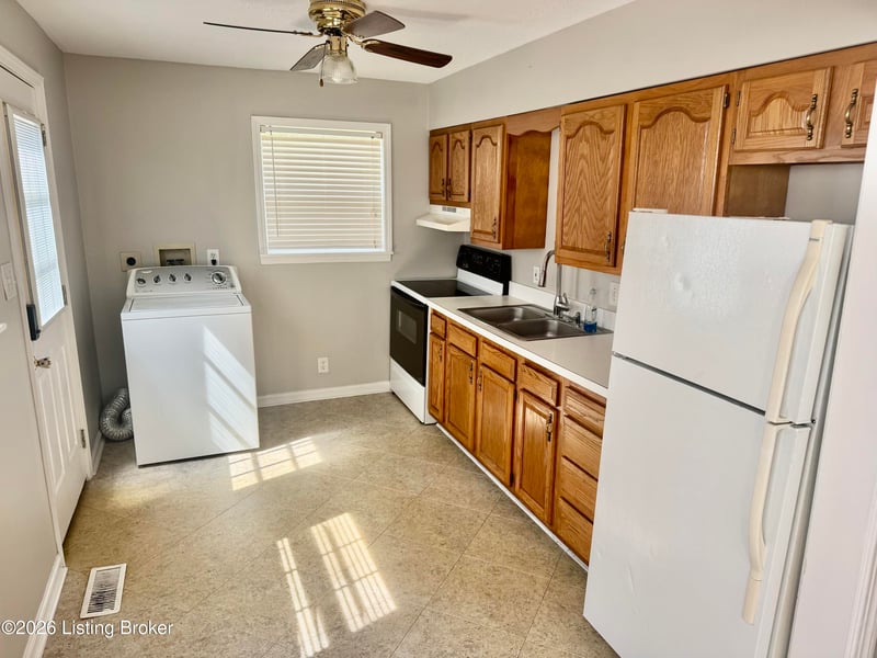 8210 Kerry Rd, Louisville, KY 40258