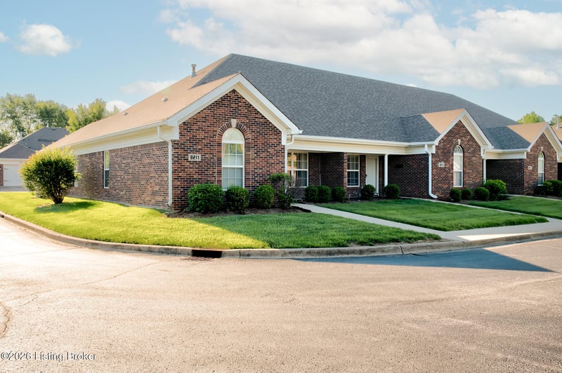 8211 Delta Cir, Louisville, KY 40228