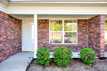 8211 Delta Cir, Louisville, KY 40228