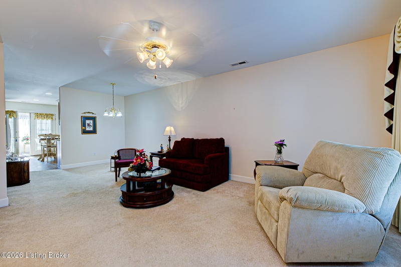 8211 Delta Cir, Louisville, KY 40228