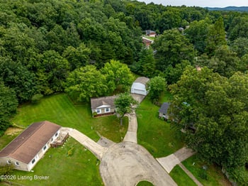 8213 Candelabrum Pl, Louisville, KY 40214