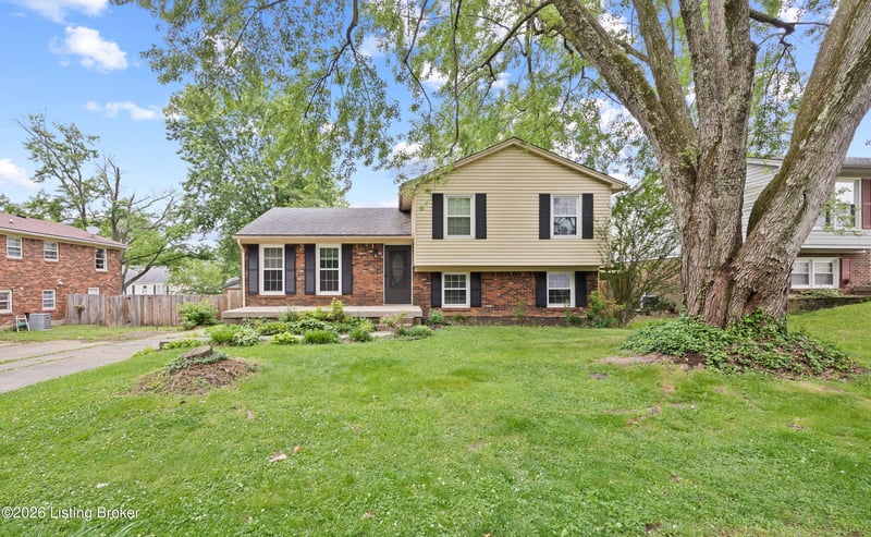 8215 Chickering Way, Louisville, KY 40228