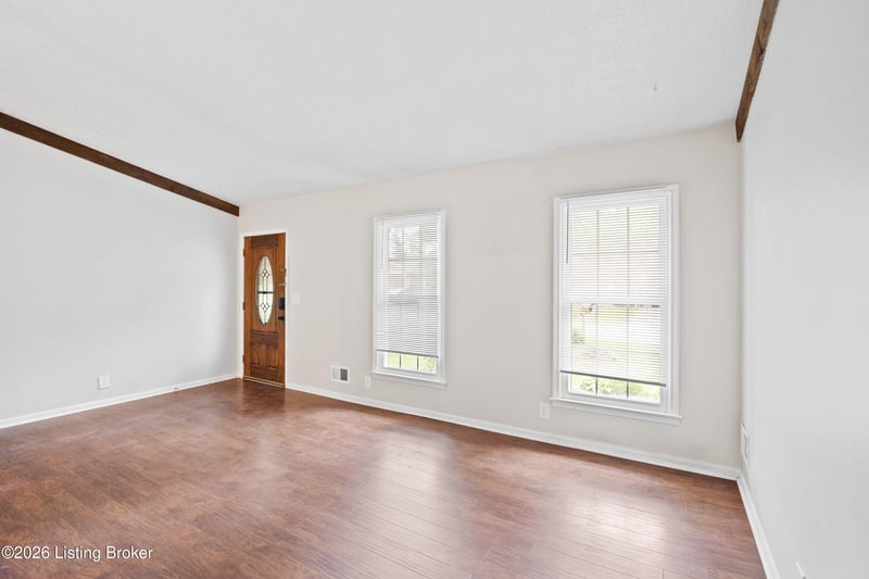 8215 Chickering Way, Louisville, KY 40228