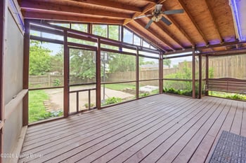 8215 Chickering Way, Louisville, KY 40228