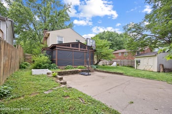 8215 Chickering Way, Louisville, KY 40228