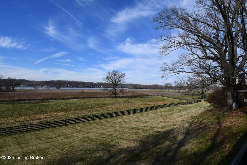 8216 Sutherland Farm Rd, Prospect, KY 40059