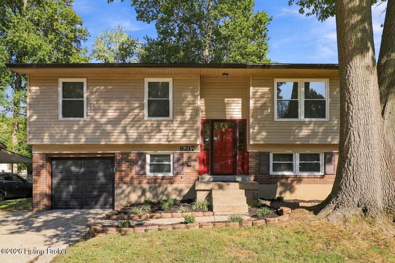 8217 Candleglow Ln, Louisville, KY 40214