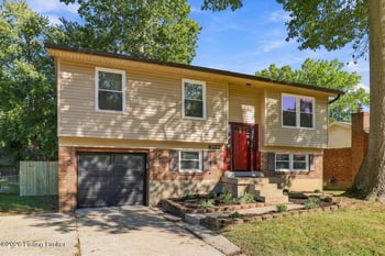8217 Candleglow Ln, Louisville, KY 40214