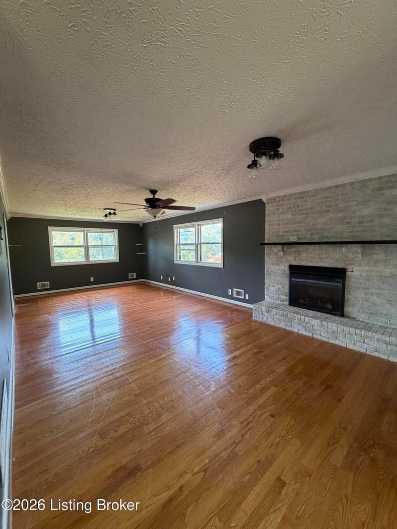8219 Arnoldtown Rd, Louisville, KY 40214