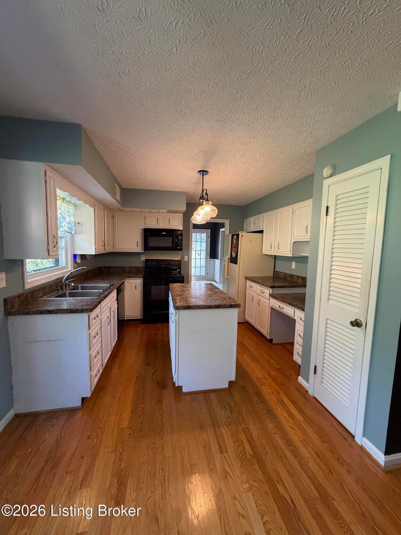 8219 Arnoldtown Rd, Louisville, KY 40214
